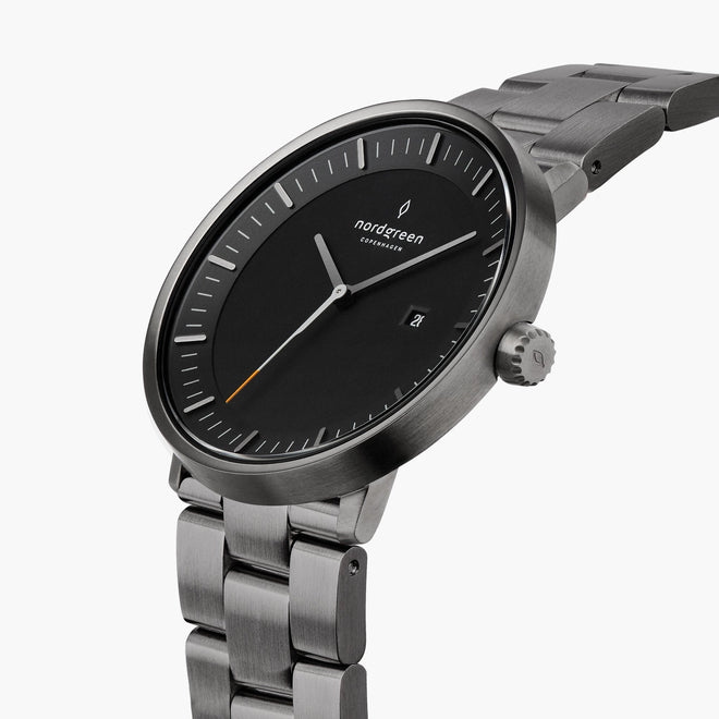 黒い腕時計コレクション。100品以上の黒い時計のまとめページ by Nordgreen
